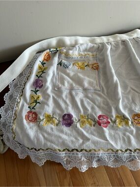 Vintage Embroidered Floral Apron with Pocket and Lace Handmade